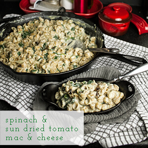Spinach & sun dried tomato mac & cheese is extra creamy and packed full of delicious vegetables. No baking required! | chattavore.com