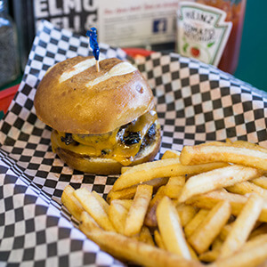 St. Elmo Deli & Grill offers salads, burgers, hot and cold sandwiches, and wraps for lunch and dinner (on weeknights) near the Incline. | restaurant review from Chattavore.com