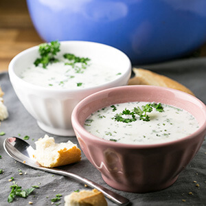 This creamy potato-leek soup is warm, rich, and flavorful but so simple (only 6 ingredients!) and easy. It may become your favorite soup! | recipe from Chattavore.com