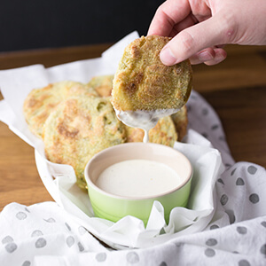 Fried green tomatoes are Southern food at its best, but oven-fried green tomatoes take the messy, popping oil factor out of the equation! | Recipe from Chattavore.com